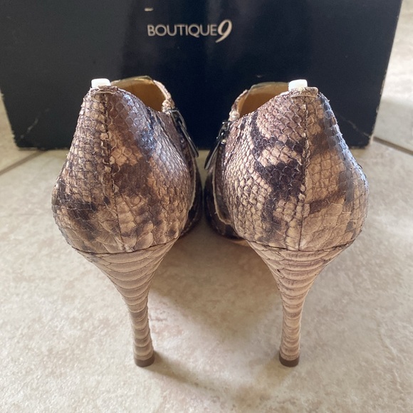 🆕NIB: BOUTIQUE 9: Leather Snakeskin Ankle Boot w/ Side Zipper Black&Cream Sz 9 - Picture 5 of 9